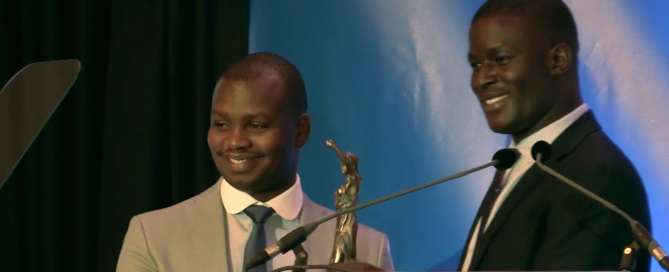 UN Ambassador Victor Ochen presents Aegis Regional Director Freddy Mutanguha with the inaugural Peace, Justice and Security Award in the Hague, 5 Sept 2016