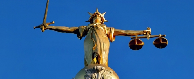 Lady of Justice, Old Bailey, London. Credit: Wikimedia user Lonpicman - https://commons.wikimedia.org/wiki/File:Statue_Of_%27Justice%27_Old_Bailey.jpg, License: CC BY-SA 3.0 - https://creativecommons.org/licenses/by-sa/3.0/